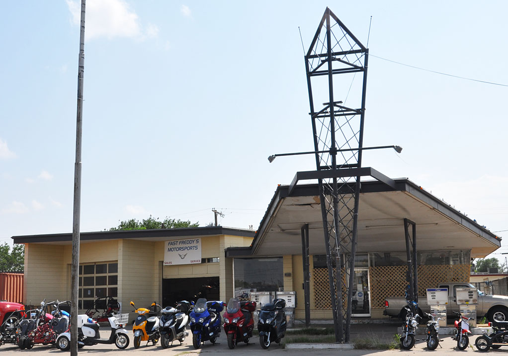 Texas Icebox &amp; Modern Gas Stations
