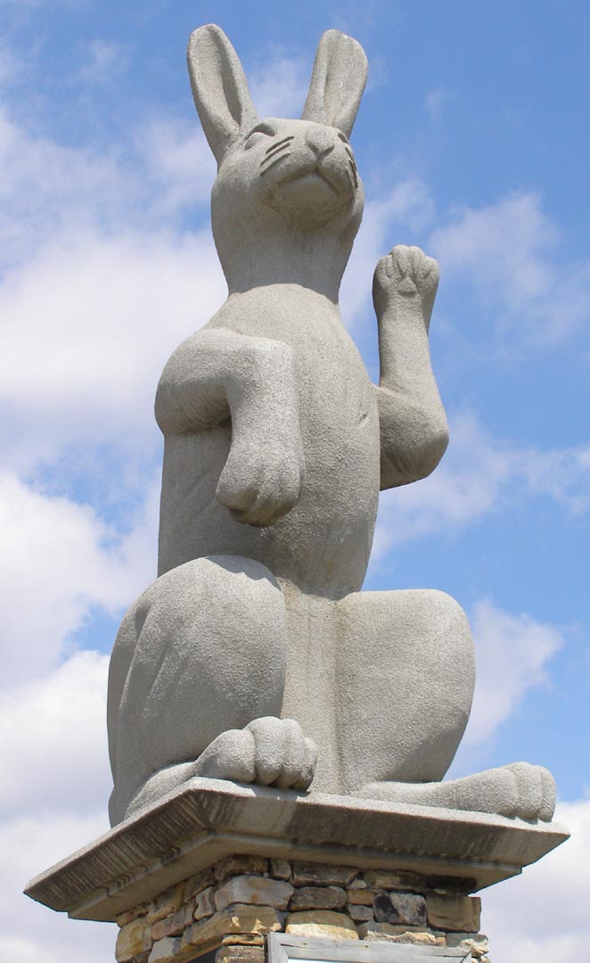 Rabbit & Hare Statues | RoadsideArchitecture.com
