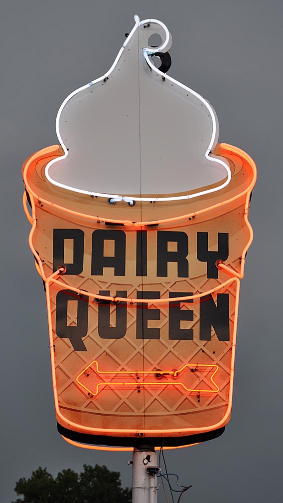 Arizona Dairy Queen neon sign Photo 1957-9 