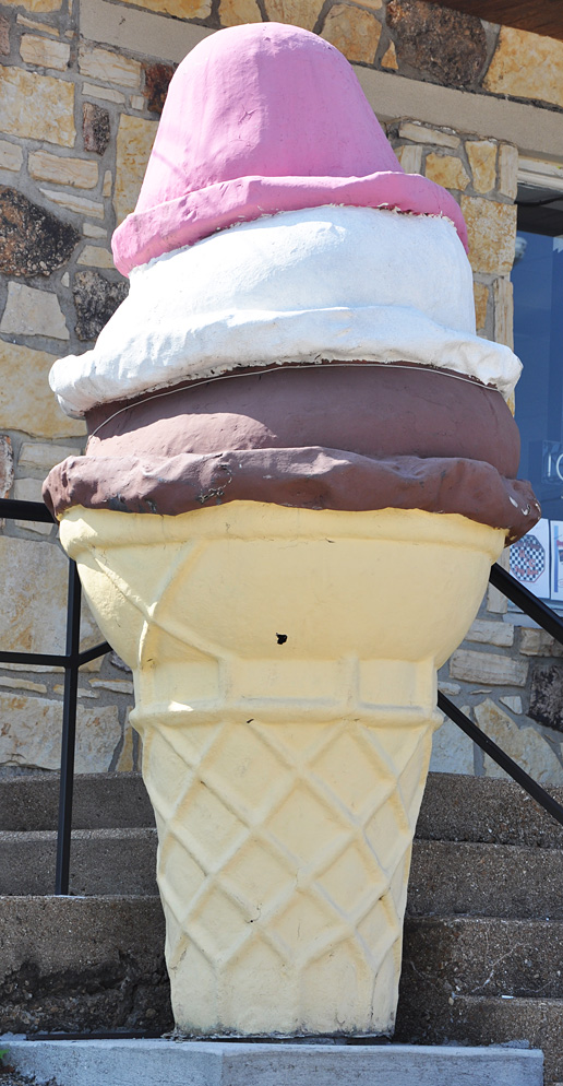 Giant Ice Cream Statues | RoadsideArchitecture.com