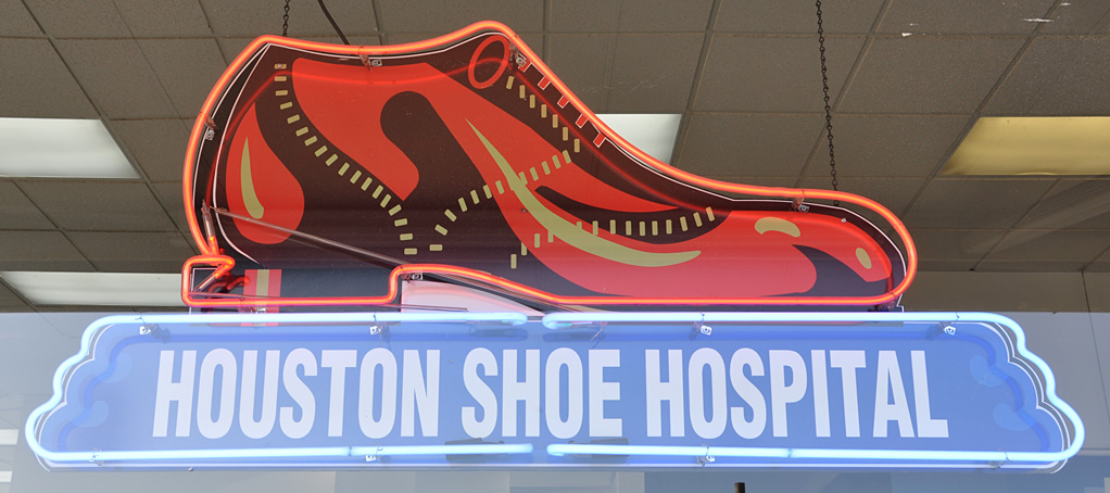 Shoe and Boot Shaped Signs RoadsideArchitecture