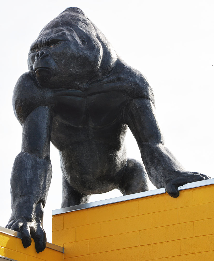 Gorilla & Monkey Statues | RoadsideArchitecture.com