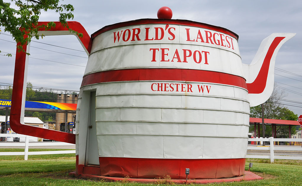 Giant Teapot A giant tea pot is opened in Meitan County's Lawrence