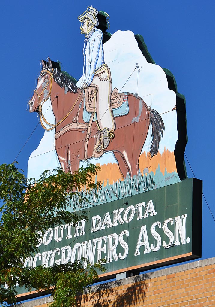 South Dakota Signs | RoadsideArchitecture.com