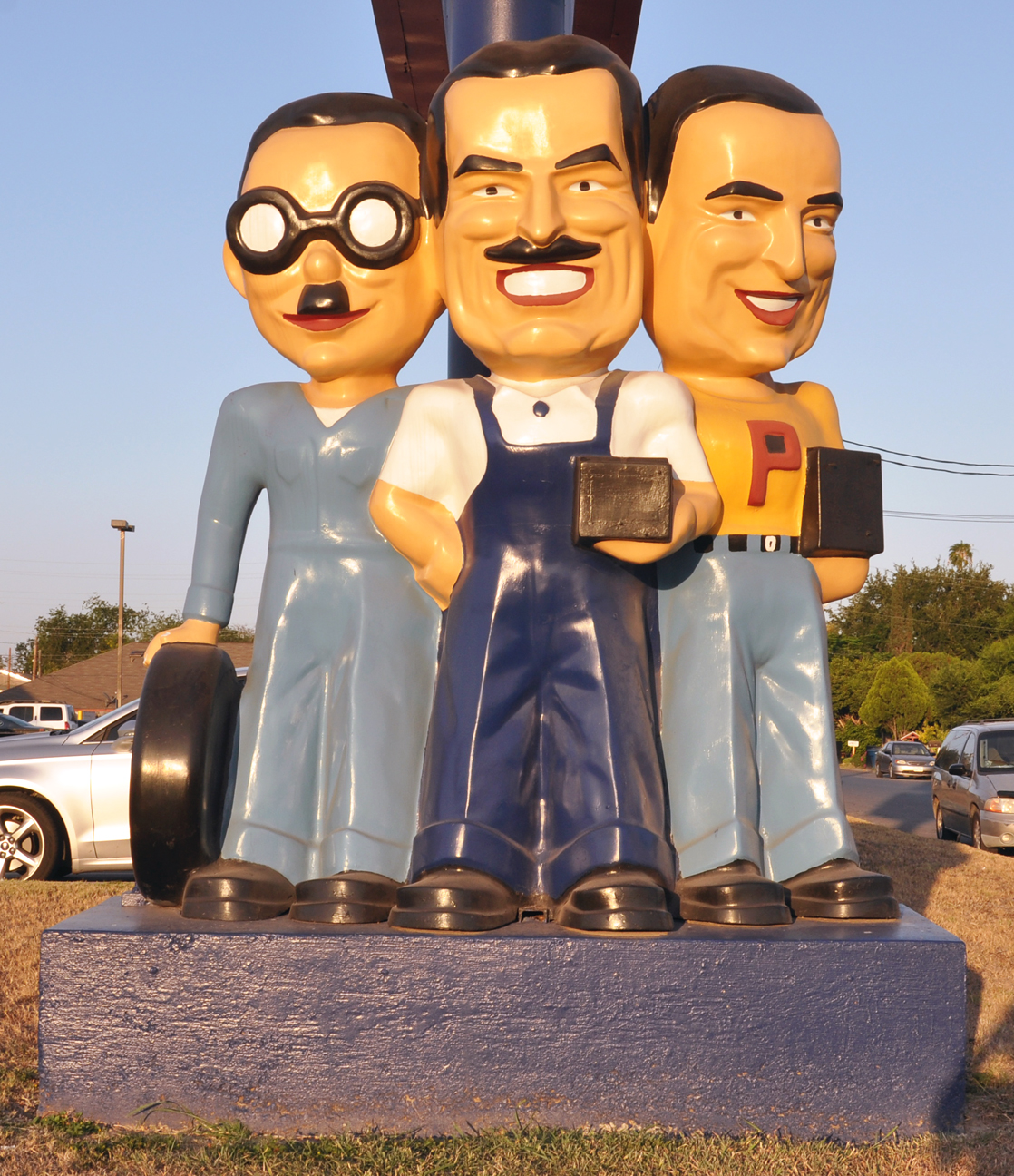 Pep Boys Statues, Signs, and Buildings | RoadsideArchitecture.com