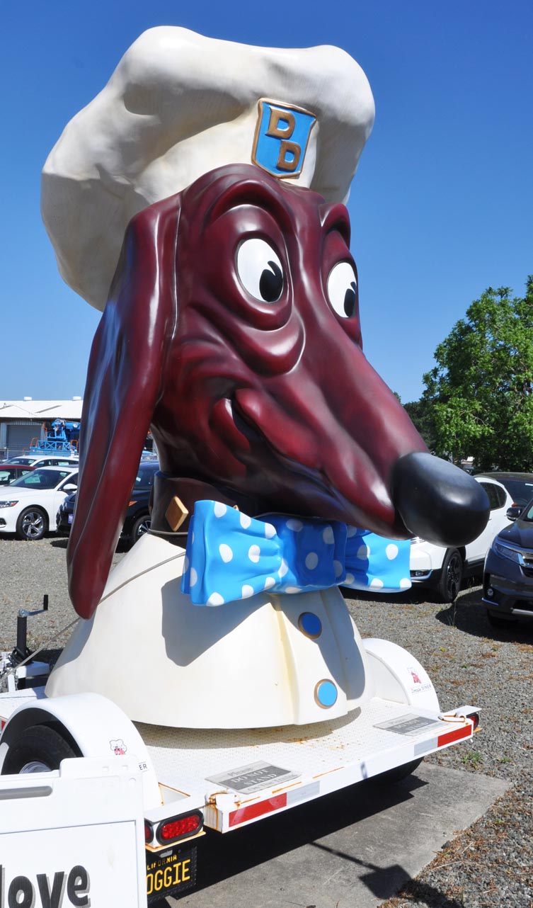Doggie Diner Statues