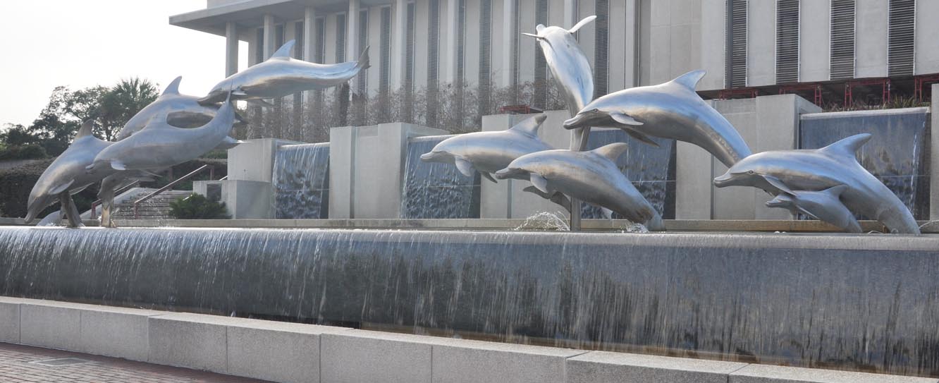 Fântâni de apă cu delfini